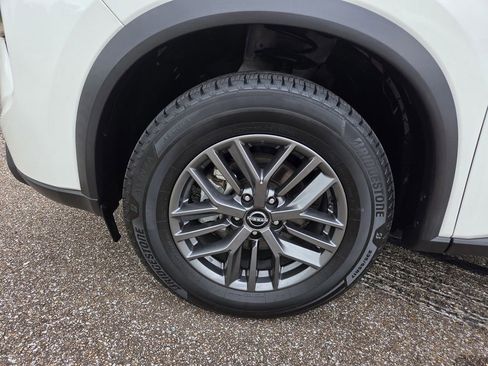 Used 2024 Nissan Rogue S FWD image 30