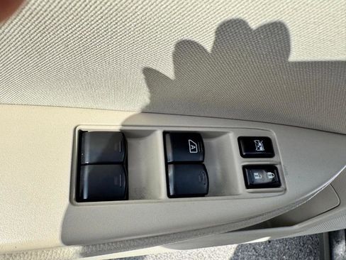 Used 2010 Subaru Outback 2.5i Premium image 13