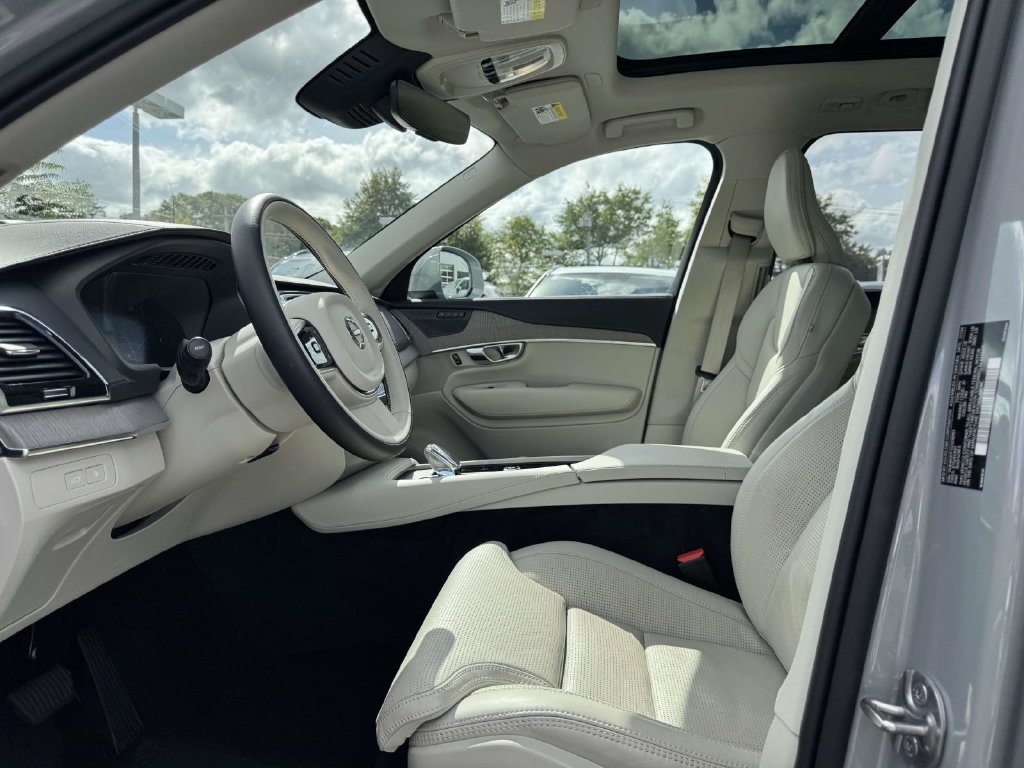 Certified 2025 Volvo XC90 T8 Ultra w/ Protection Package Premier AWD/4WD image 13