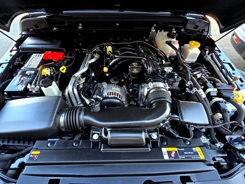 Certified 2023 Jeep Gladiator Sport image 25