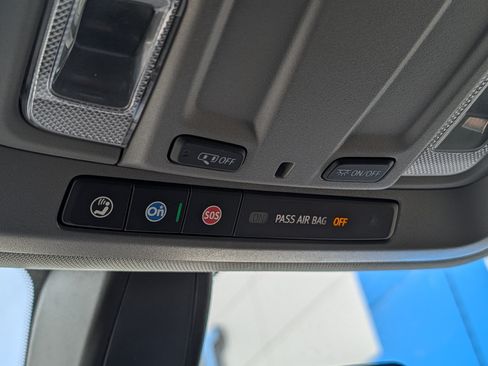 Used 2022 Chevrolet Silverado 1500 LT AWD/4WD image 26