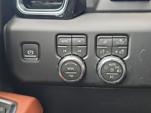 New 2026 GMC Sierra 2500 Denali Ultimate w/ Snow Plow Prep/Camper Package AWD/4WD image 18