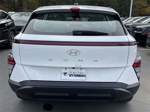 Certified 2025 Hyundai Kona SE image 6