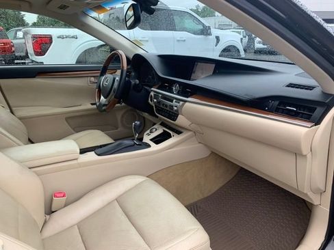 Used 2014 Lexus ES 300h w/ Luxury Package w/Bamboo Trim FWD image 15