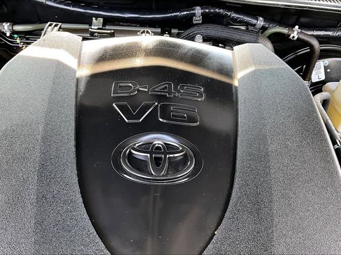 Used 2022 Toyota Tacoma Limited image 33