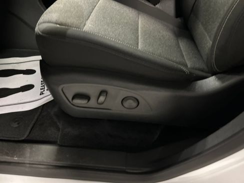Used 2025 GMC Acadia Elevation FWD image 13