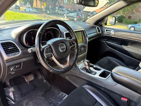 Used 2017 Jeep Grand Cherokee Altitude AWD/4WD image 12