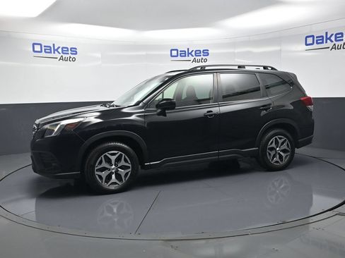 Used 2023 Subaru Forester Premium AWD/4WD image 5