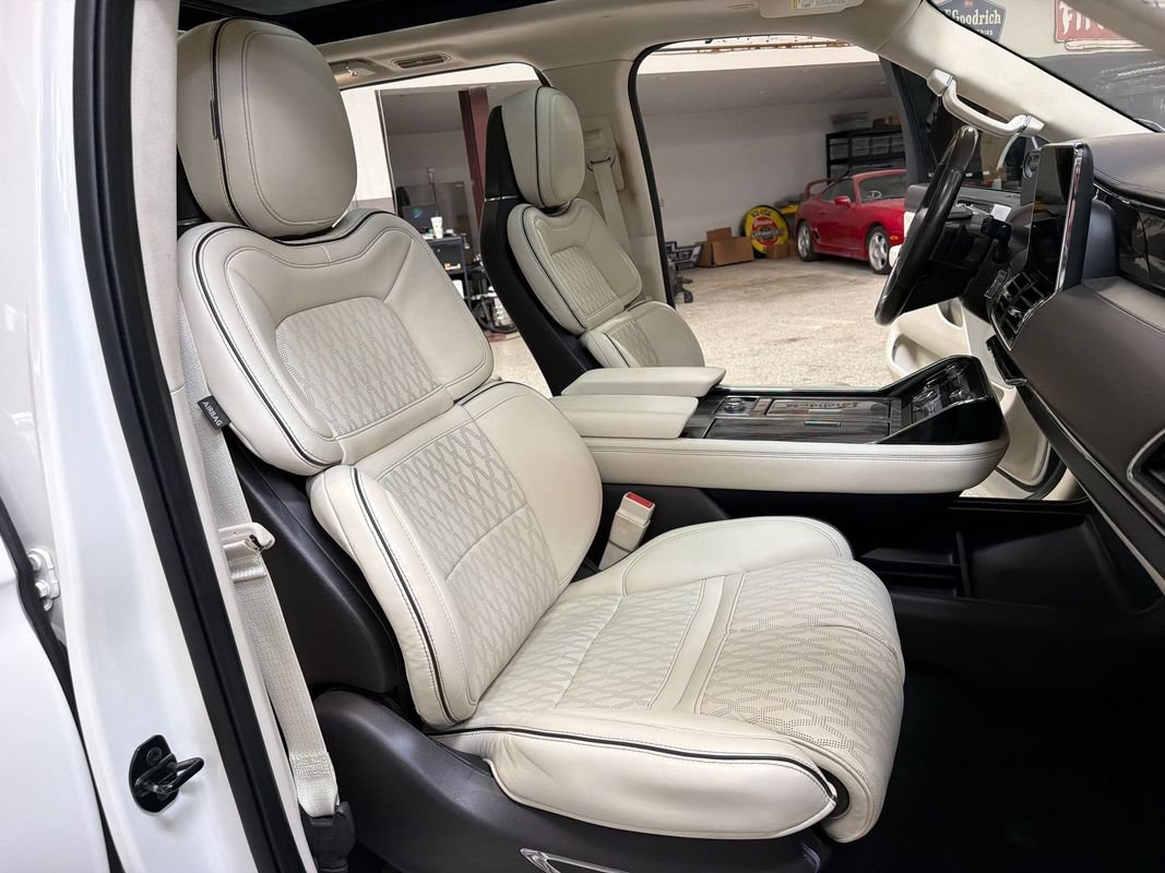 Used 2020 Lincoln Navigator Black Label w/ Cargo Convenience Package AWD/4WD image 41