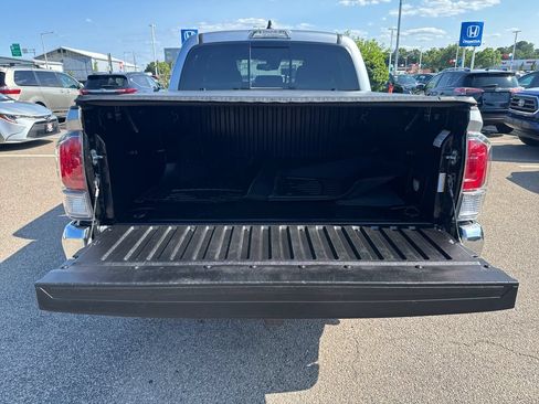 Used 2022 Toyota Tacoma TRD Off-Road AWD/4WD image 7