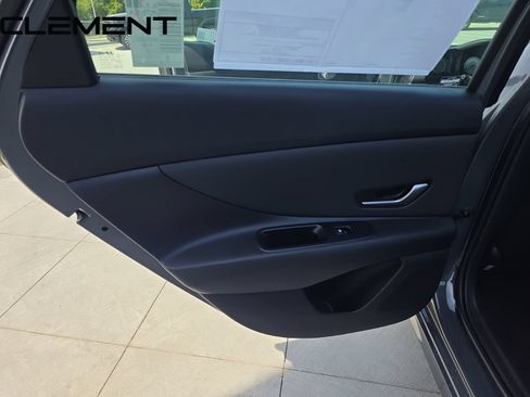 Certified 2025 Hyundai Elantra Limited FWD image 34