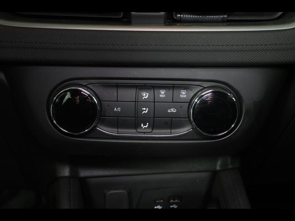 Used 2025 Chevrolet TrailBlazer LS w/ LS Convenience Package FWD image 24