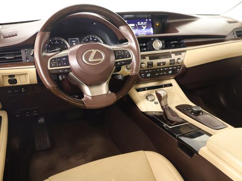 Used 2017 Lexus ES 350 w/ Premium Package FWD image 2