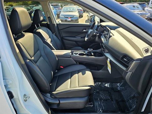 New 2025 Nissan Rogue SV w/ SV Premium Package image 28