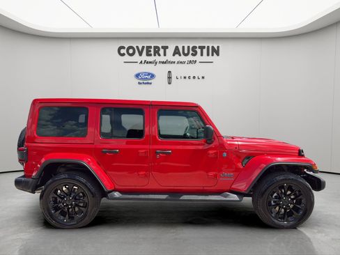 Used 2025 Jeep Wrangler Unlimited Sahara AWD/4WD image 6