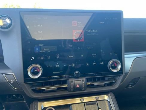 Used 2025 Lexus GX 550 AWD/4WD image 9