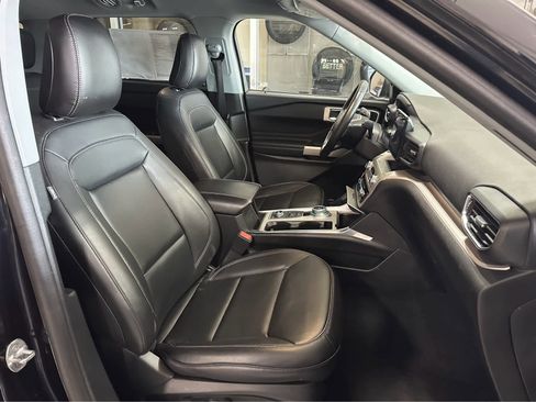 Certified 2022 Ford Explorer XLT w/ Equipment Group 202A image 41