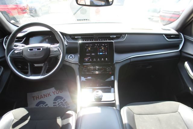 Used 2024 Jeep Grand Cherokee Altitude AWD/4WD image 11