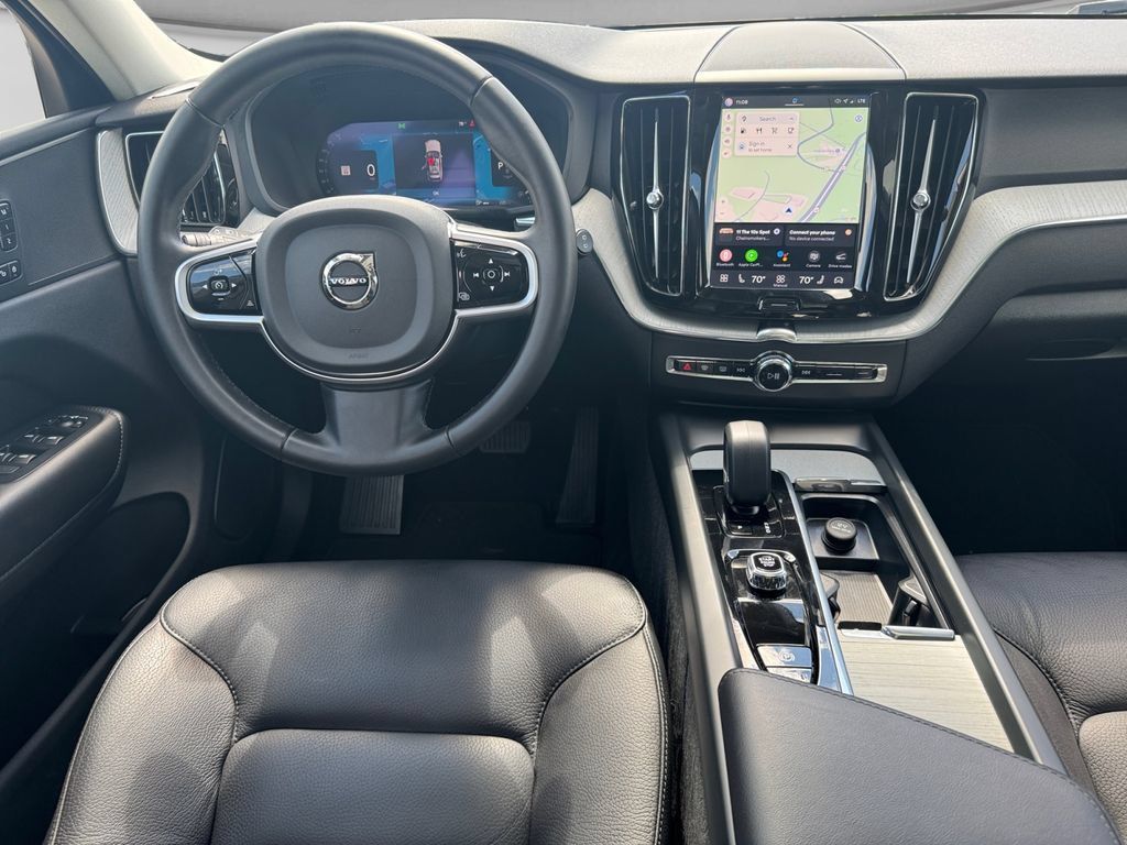 Used 2025 Volvo XC60 B5 Plus AWD/4WD image 17