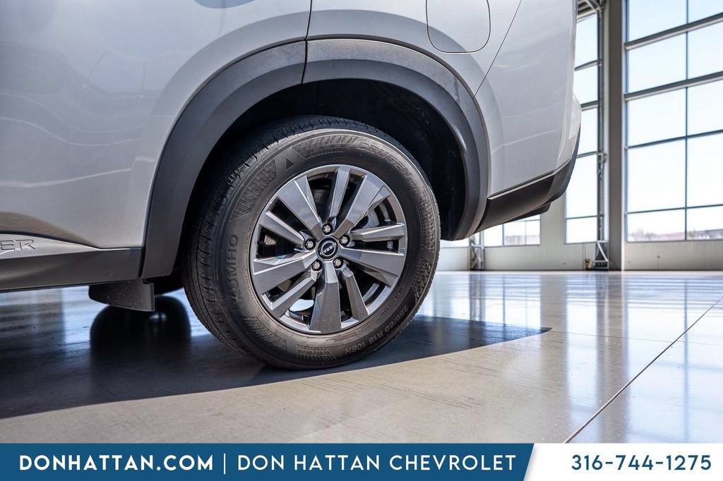 Used 2024 Nissan Pathfinder SV AWD/4WD image 39