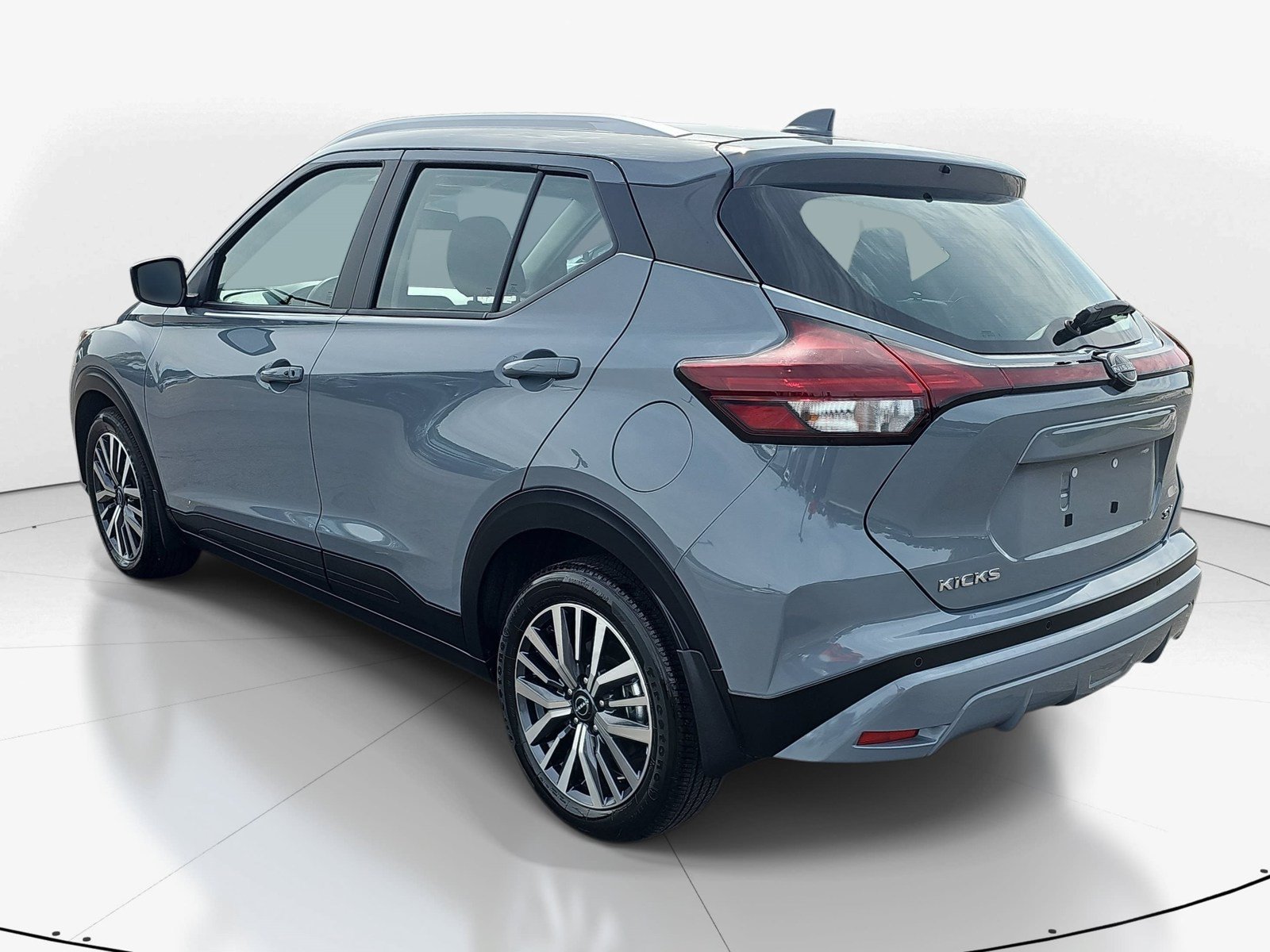 Used 2024 Nissan Kicks SV FWD image 6