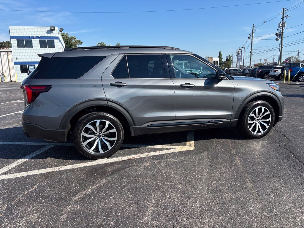 Used 2025 Ford Explorer ST-Line AWD/4WD image 7