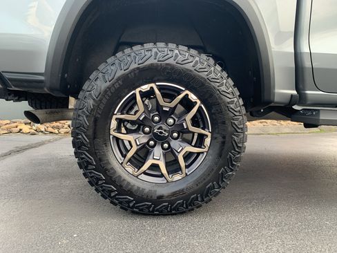 Used 2025 Chevrolet Colorado ZR2 w/ Technology Package image 32