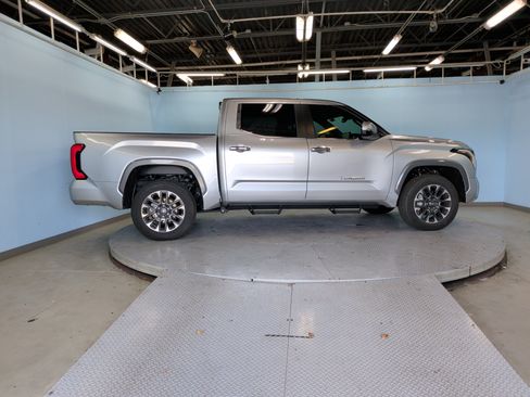 Used 2025 Toyota Tundra Limited AWD/4WD image 12