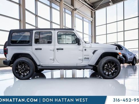 Used 2023 Jeep Wrangler Unlimited Sahara w/ Cold Weather Group AWD/4WD image 32