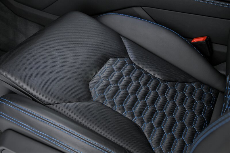 Used 2022 Lamborghini Urus AWD/4WD image 35
