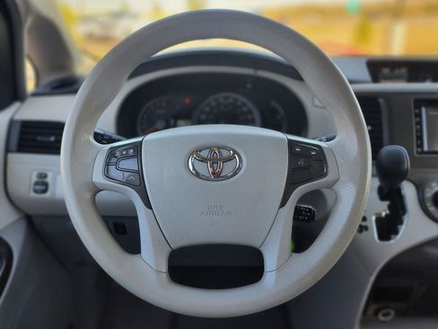 Used 2012 Toyota Sienna LE w/ Towing Pkg FWD image 20