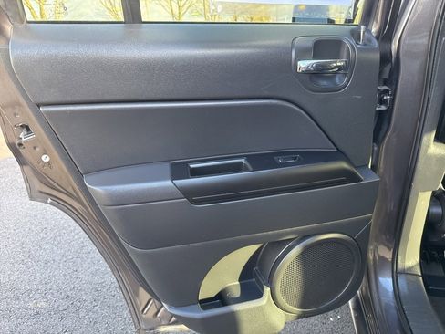 Used 2016 Jeep Patriot High Altitude image 17