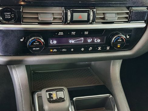 Used 2025 Nissan Pathfinder SV image 23