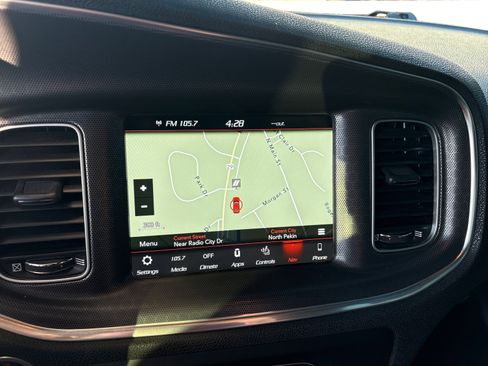 Used 2018 Dodge Charger SRT image 25