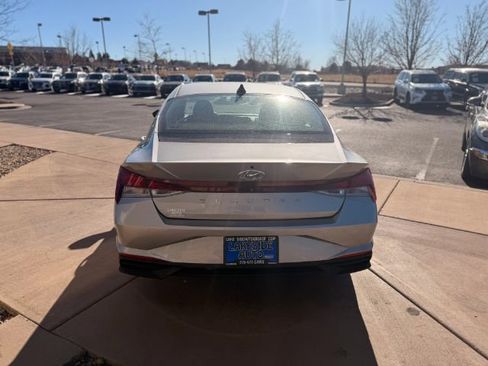 Used 2023 Hyundai Elantra SE w/ Winter Weather Package image 6