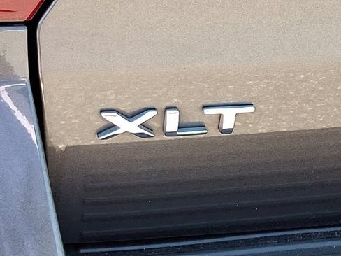 Used 2019 Ford Expedition XLT w/ Equipment Group 202A AWD/4WD image 26