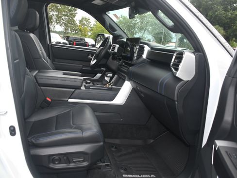 Used 2024 Toyota Sequoia Platinum AWD/4WD image 25