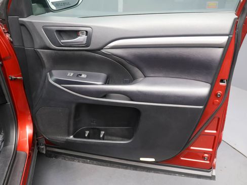 Used 2019 Toyota Highlander SE AWD/4WD image 38