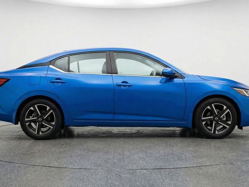 Used 2025 Nissan Sentra SV FWD image 11