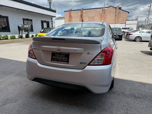 Used 2015 Nissan Versa SV FWD image 3