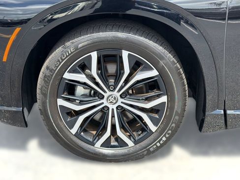 Certified 2025 Toyota Crown Signia AWD/4WD image 13