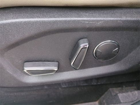 Used 2019 Ford Edge Titanium image 22