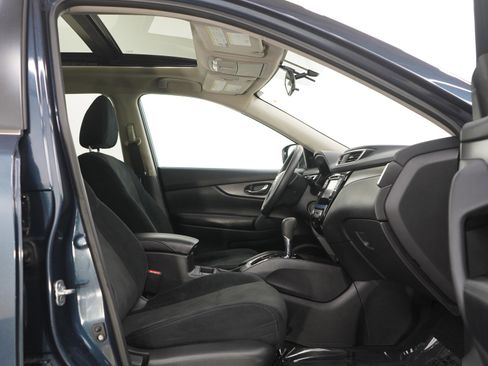Used 2016 Nissan Rogue SV w/ SV Premium Package AWD/4WD image 11