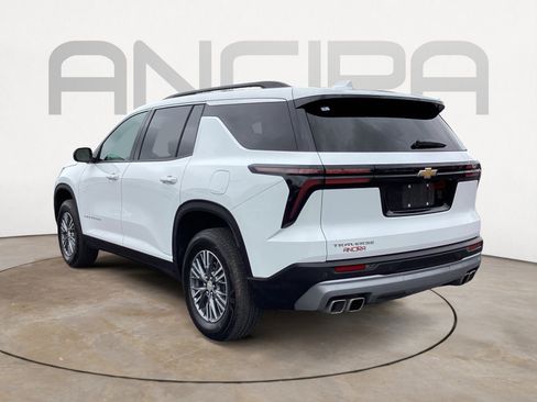 Used 2025 Chevrolet Traverse LT image 12