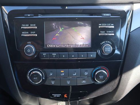 Used 2016 Nissan Rogue S image 15