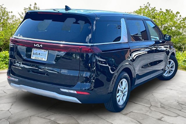Used 2022 Kia Carnival LX FWD image 2