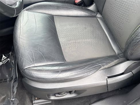 Used 2018 Land Rover Discovery Sport SE image 19