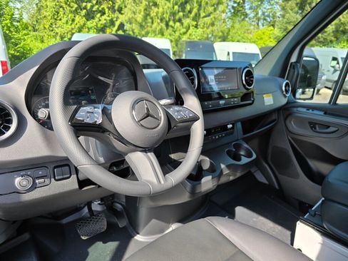 New 2025 Mercedes-Benz Sprinter 2500 image 17