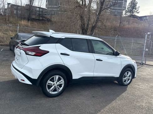 Used 2022 Nissan Kicks S w/ Interior Electronics Package image 8