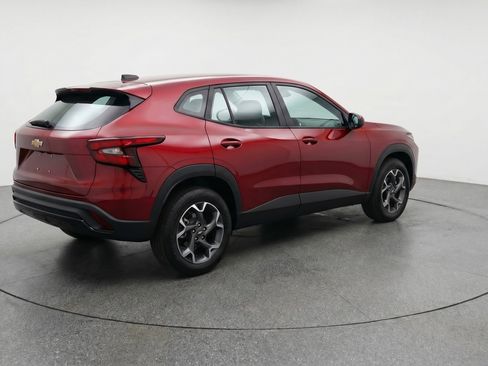 Used 2025 Chevrolet Trax LT FWD image 9